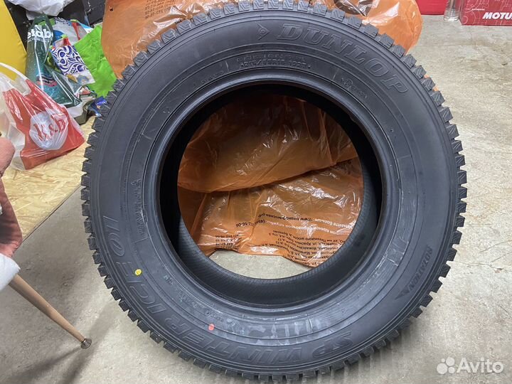 Dunlop SP Winter Ice 01 215/65 R16