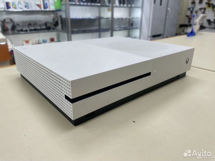 Microsoft Xbox One S 500 гб HDD (кир)