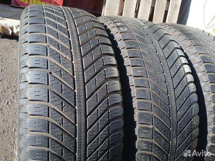 Goodyear Vector 4Seasons 235/65 R17