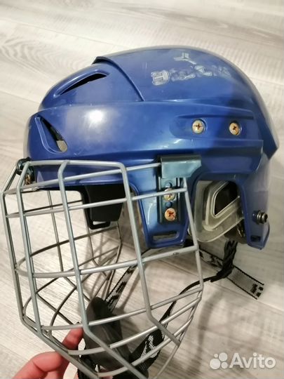Хоккейный шлем