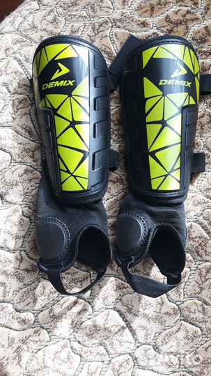 Щитки футбольные