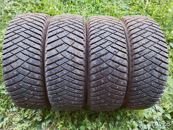 Goodyear Ultragrip Ice Arctic 215/60 R16 99T
