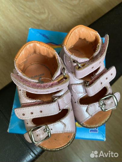 Сандалии для девочки 18 размер котофей