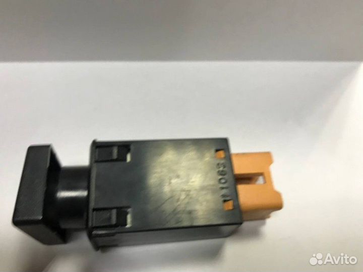 Кнопка противотуманных фар задних