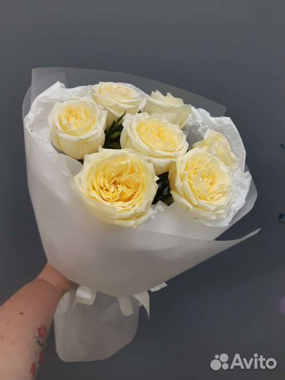 Букет из пионо видной розы с бесплатной доставкой