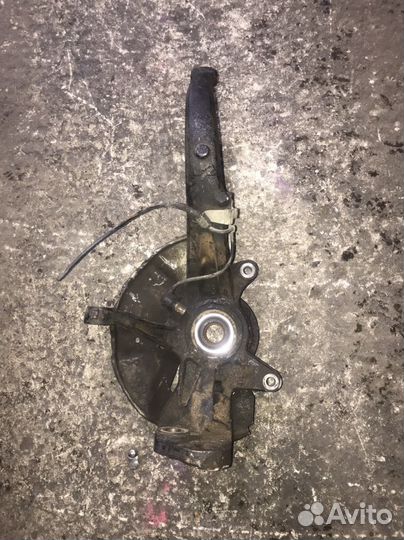 Кулак передний левый Мазда 6 GG