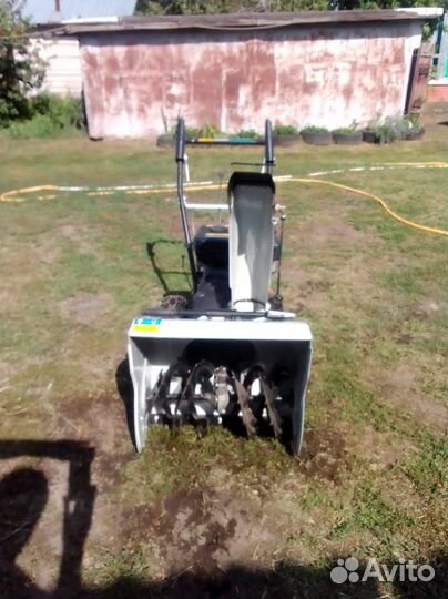 Продам снегоуборщик