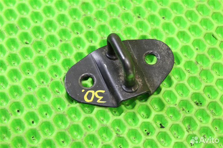 Петля замка багажника задняя Nissan Vanette SK82MN