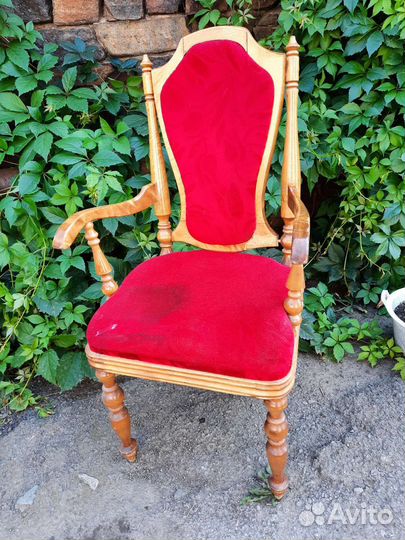 Мягкий стул со спинкой