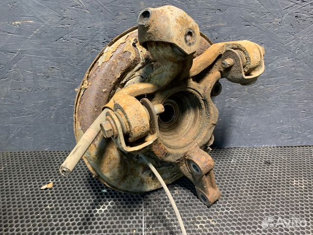 Кулак поворотный задний левый Lexus Rx 350