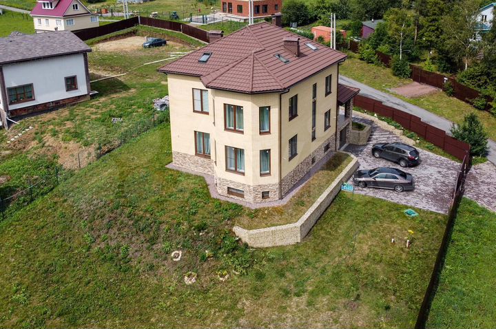 Дом 260 м² на участке 17,8 сот.