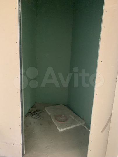 Доля в 4-к. квартире, 140,8 м², 3/11 эт.