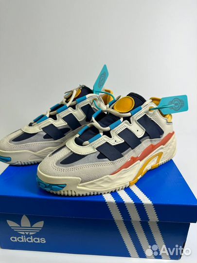 Кроссовки женские adidas