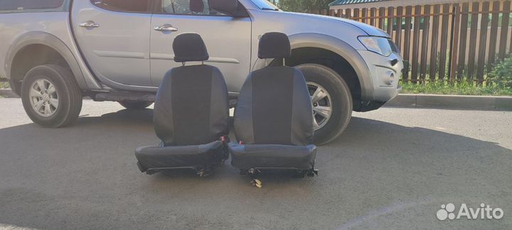 Передние сиденья l200