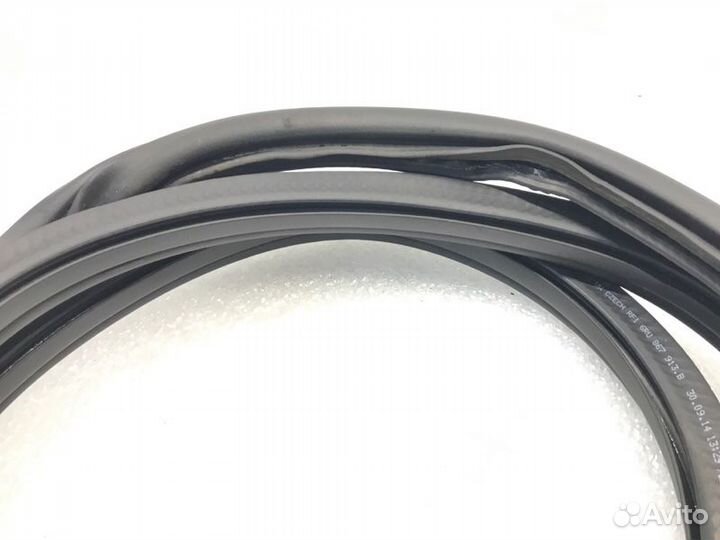 Уплотнитель двери задний левый Volkswagen Polo