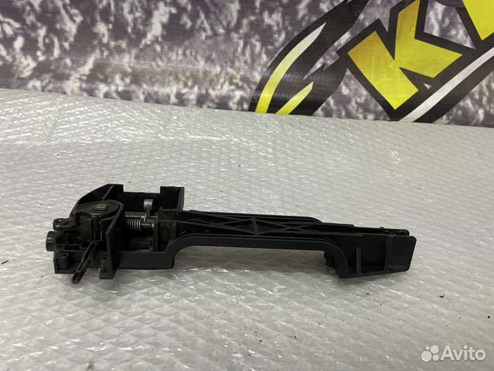 Кронштейн ручки передней левой Fiesta Fusion