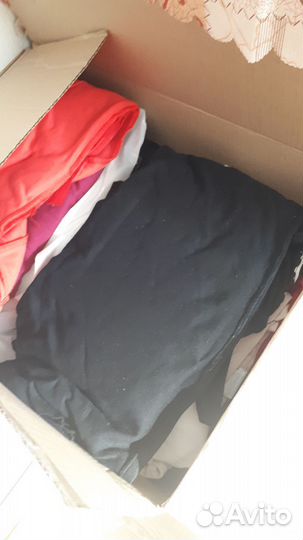 Отдам коробку вещей