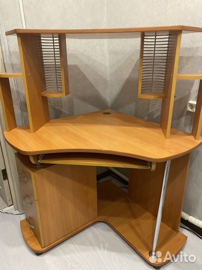 Компьютерный стол