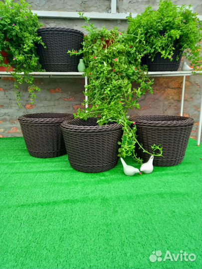 Кашпо из искусственного ротанга