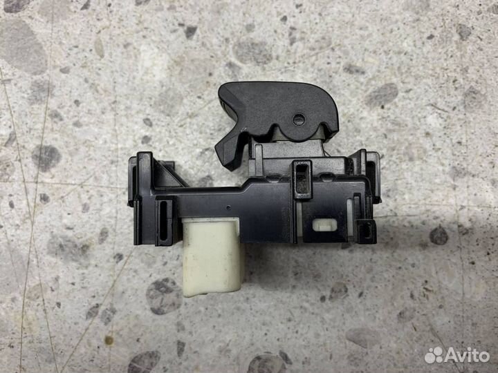 Кнопка стеклоподъемника Toyota Auris E150 2006-201