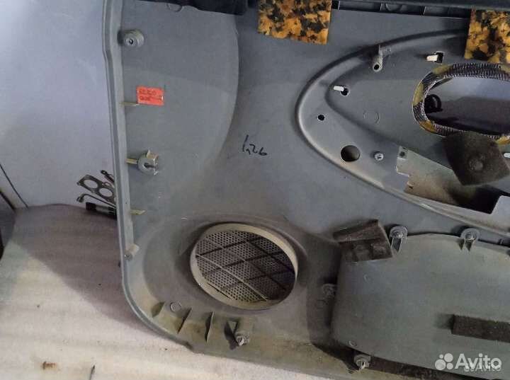 Передняя левая дверная карта на Киа Рио 1