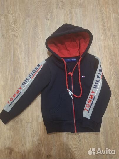 Tommy hilfiger толстовка 2 года