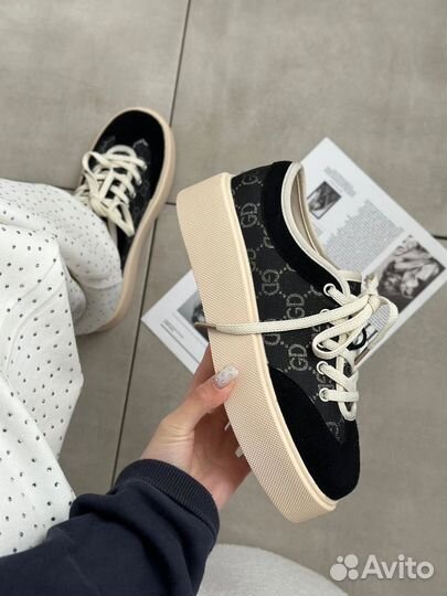 Женская одежда и обувь