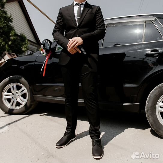 Мужской классический костюм черный