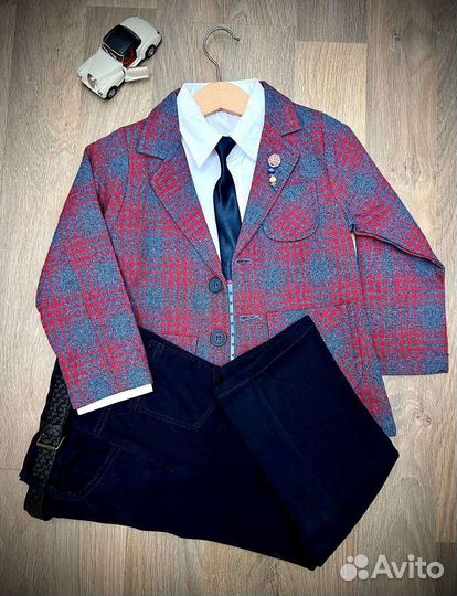 Стильный костюм для мальчика