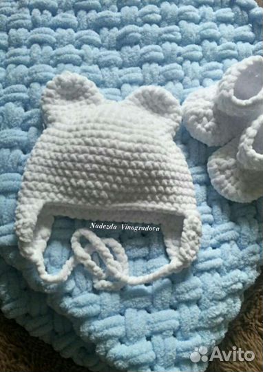 Пледы, шапки, пинетки, корзинки