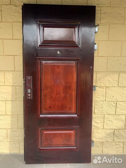 Входная металлическая дверь бу