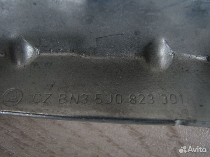 Skoda Fabia 2 Петля капота левая правая 2007-2014