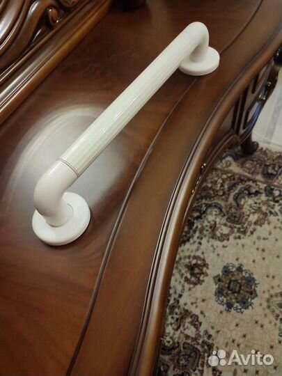 Ручка - поручень для ванной