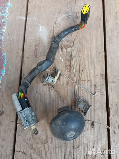 Комплект замков на renault logan