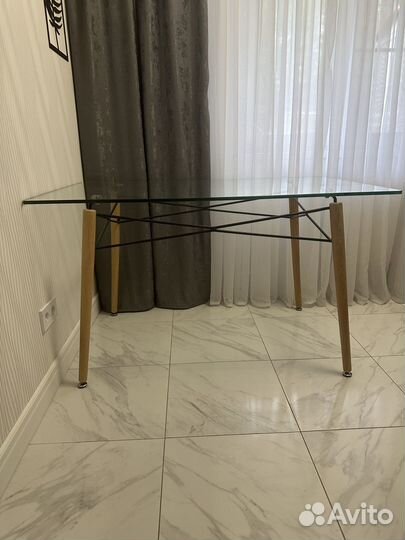Кухонный стол стеклянный