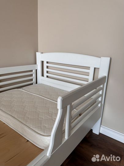 Детская кровать из массива бука