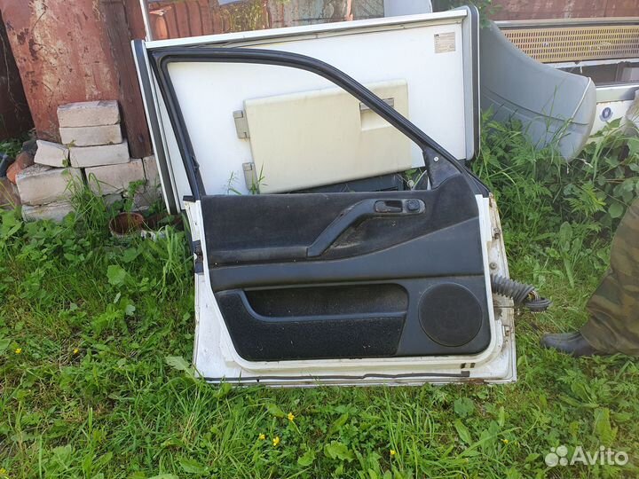 Дверь водительская volkswagen (левая передняя)