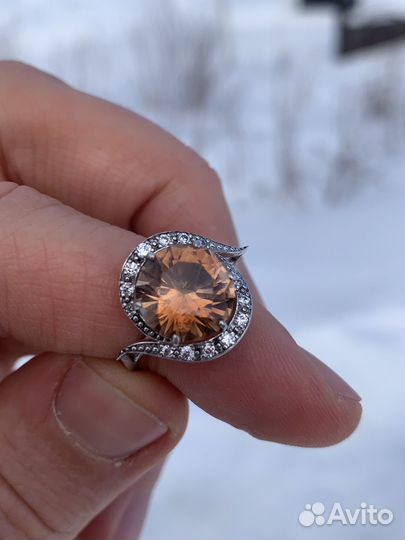 Кольцо с топазом