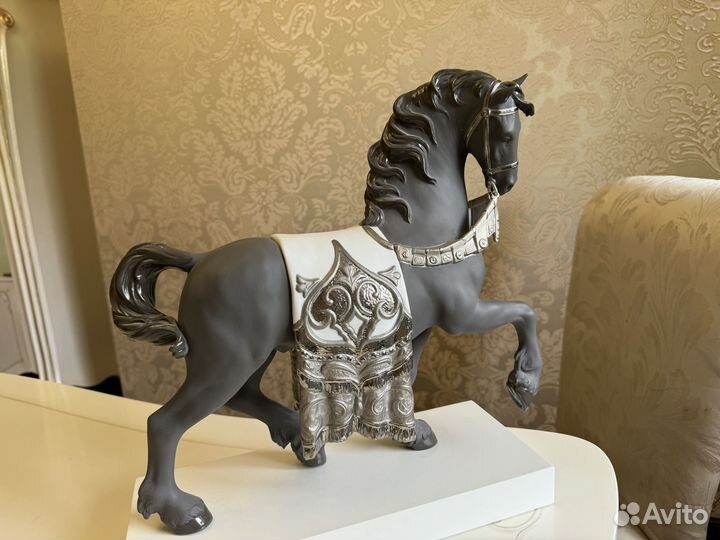 Фигурка лошади Liadro