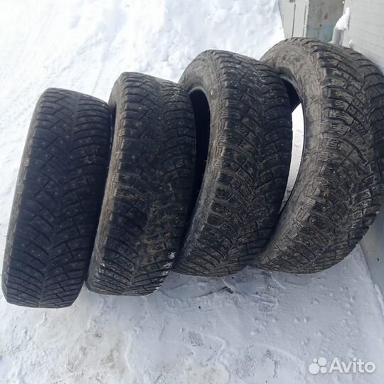 Michelin X-Ice North 4 215/60 R17