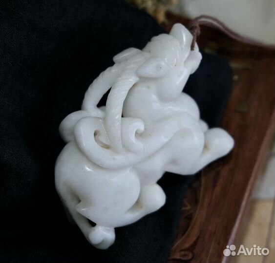 Нефрит Белый Дракон статуэтка-подвес