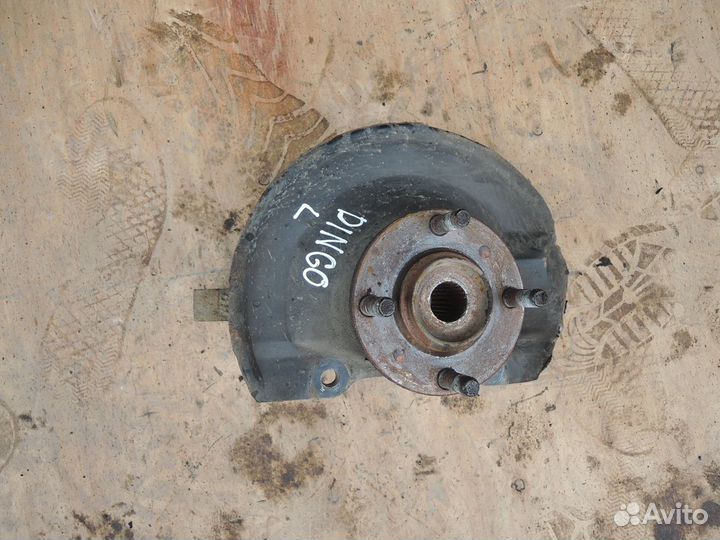 Кулак поворотный передний левый Mitsubishi Dingo