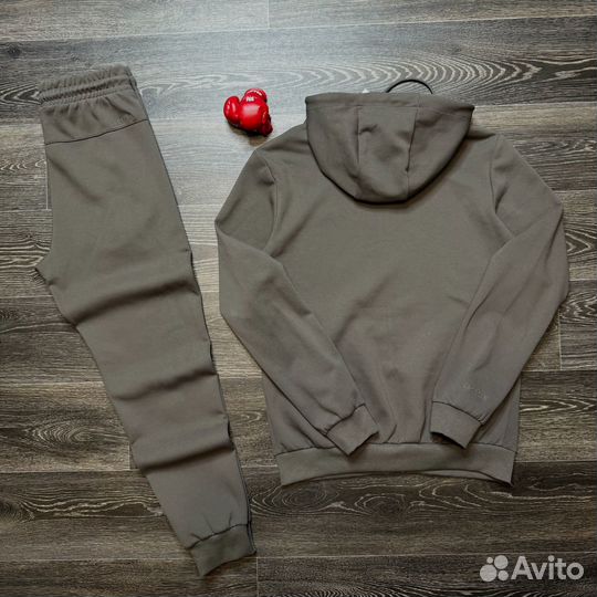 Спортивный костюм lacoste