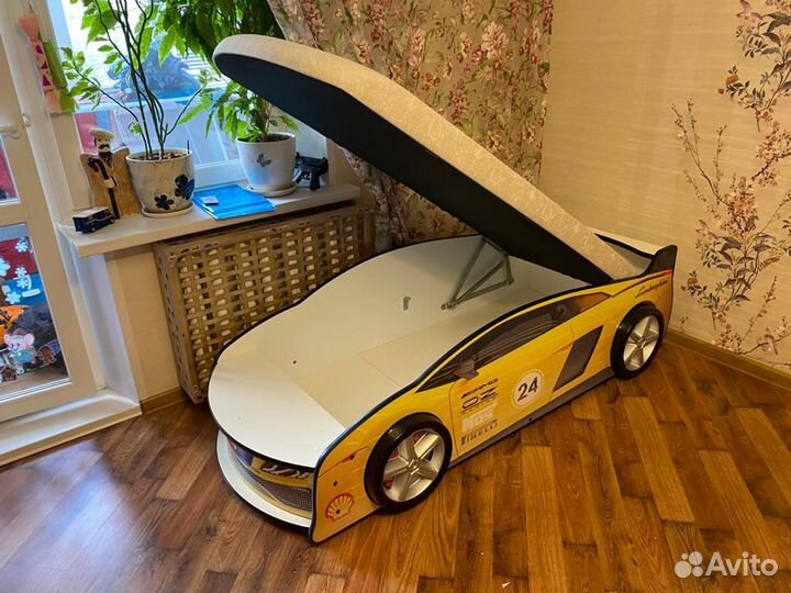 Детская кровать машина 