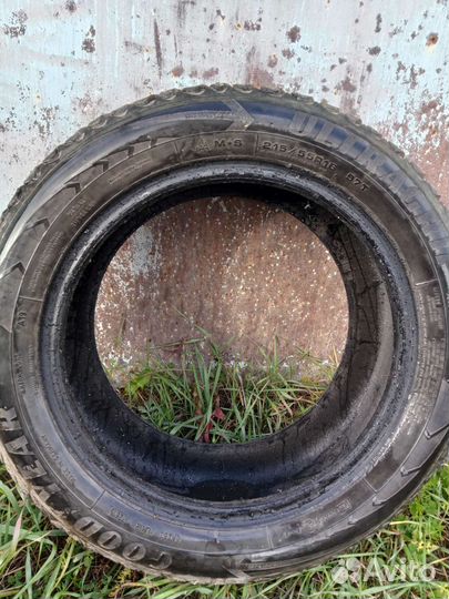 Goodyear UltraGrip 215/55 R16 97M