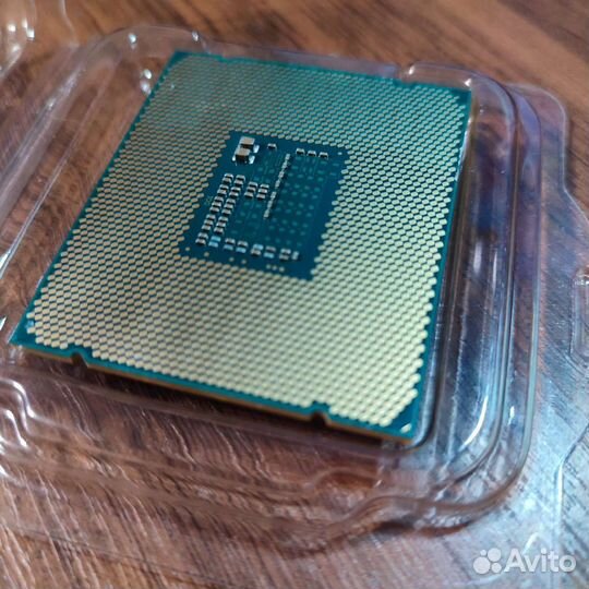 Процессор Intel Xeon E5-2640v3