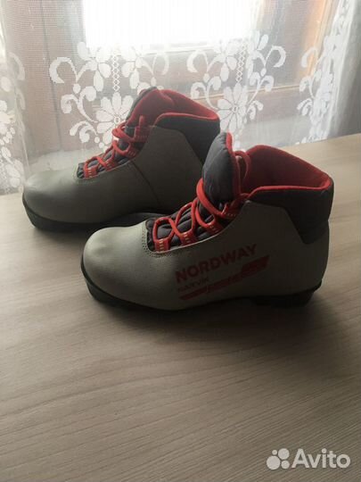 Лыжные ботинки