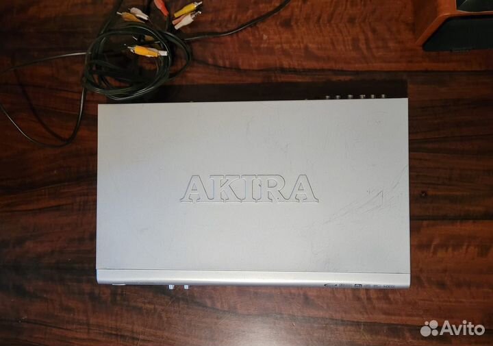 Продаю видеопроигрыватель Akira