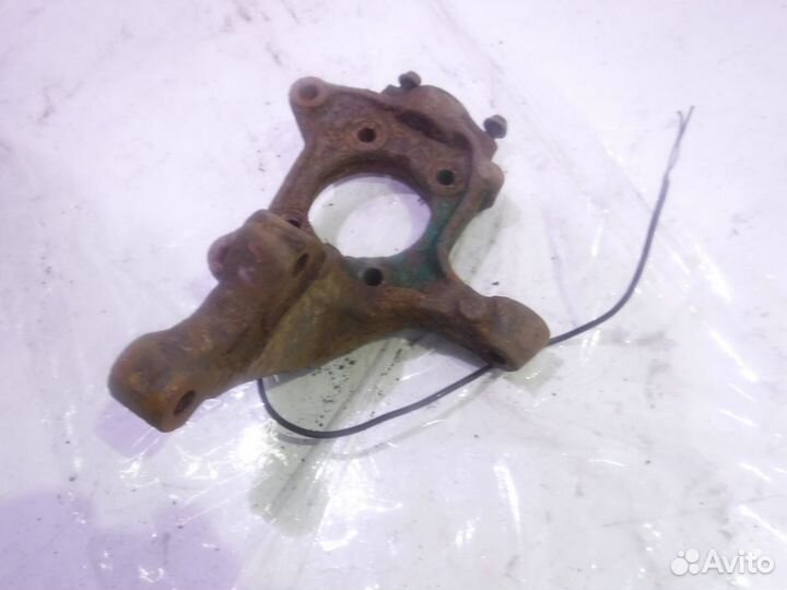 Кулак передний левый