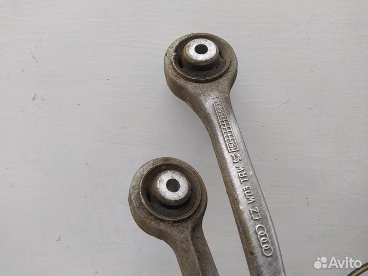 Кулак поворотный правый, Audi A4(B8) 2014